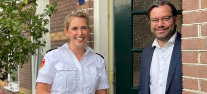 Burgemeester Michiel Pijl en Maartje Verkerk; plaatsvervangend teamcommandant brandweerzorg West-Friesland