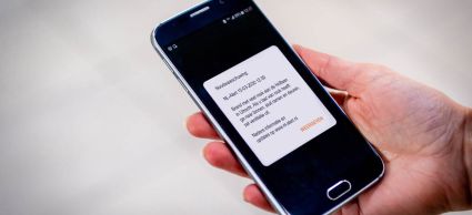 Mobiel waarop het NL-alert te zien is